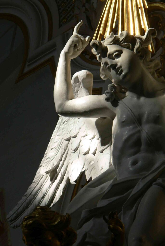 Engel an der Kanzel in der Stiftskirche Mariae Geburt in Rottenbuch. (© Pfarrkirche)