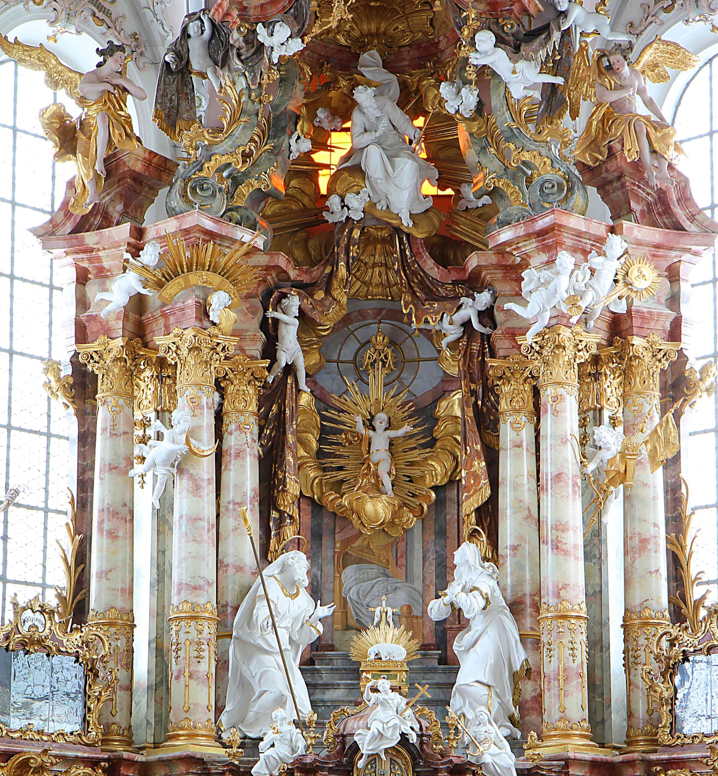 Die Pfarrkirche Mariae Geburt in Rottenbuch ist täglich zwischen 8.00 und 19.00 Uhr geöffnet. (© Pfarrkirche)
